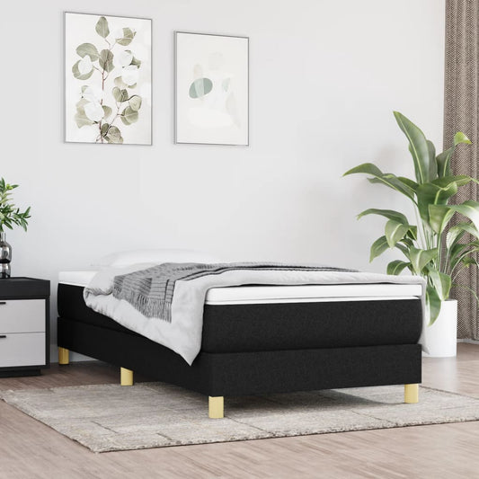 Trendy bed met geel accent in minimalistisch ingerichte slaapkamer.