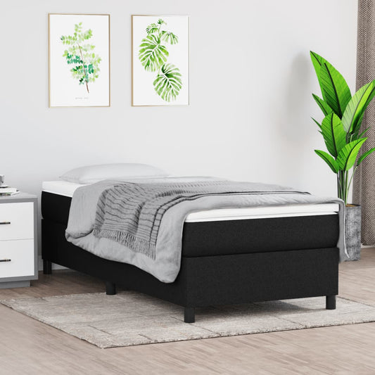 Trendy tweepersoonsbed in een moderne slaapkamer met plantendecoratie.