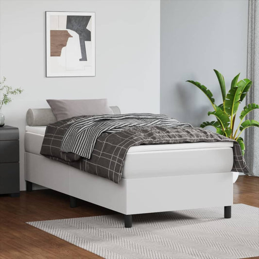Trendy bed met grijs beddengoed in moderne slaapkamer interieur.