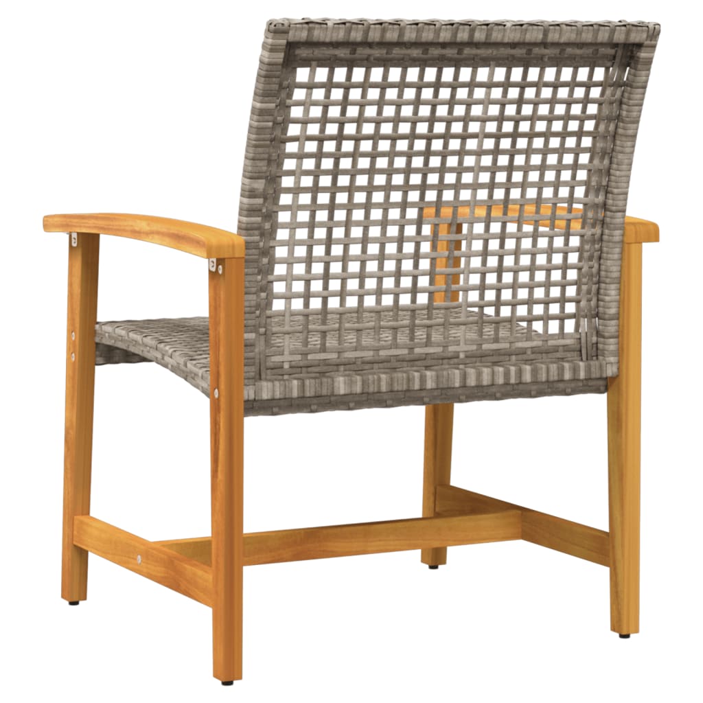 Alt-tekst: "Moderne Rattan Acacia stoel van grijs gevlochten rattan en natuurlijk houten frame, ontworpen voor gebruik in de tuin."