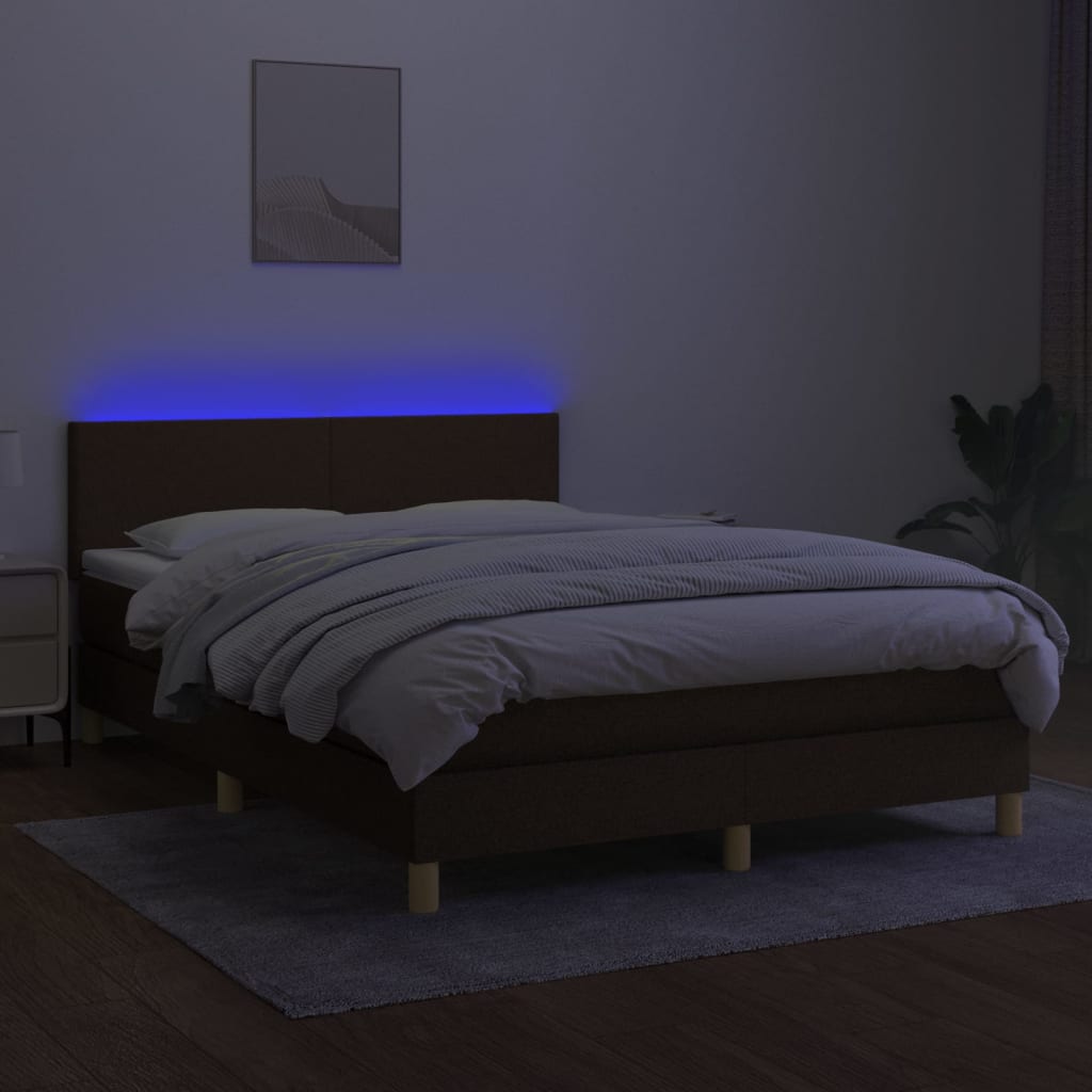 Boxspring met matras en LED stof donkerbruin 140x200 cm