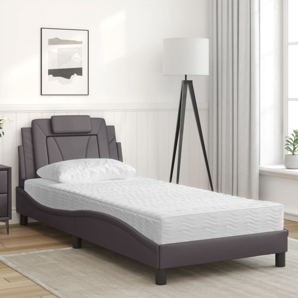 Bed met matras kunstleer grijs 90x190 cm